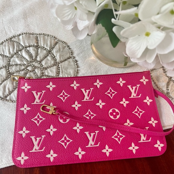 Louis Vuitton Spring In The City collection zippered pouch💖💖🖤🖤 - Picture 4 of 13